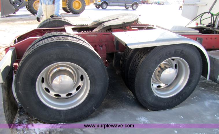 image for item 5307 2000 Peterbilt 379 semi truck