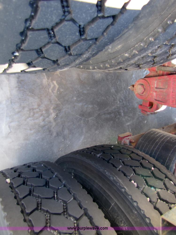 image for item 5307 2000 Peterbilt 379 semi truck