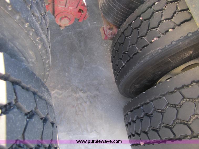 image for item 5307 2000 Peterbilt 379 semi truck