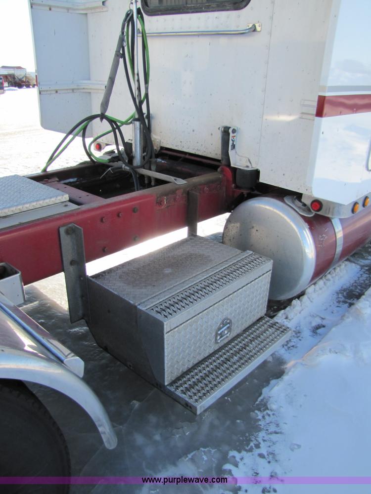 image for item 5307 2000 Peterbilt 379 semi truck