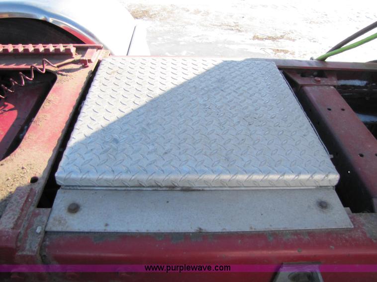 image for item 5307 2000 Peterbilt 379 semi truck