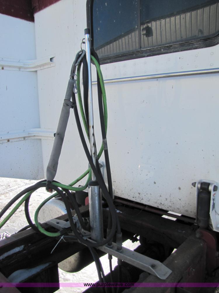 image for item 5307 2000 Peterbilt 379 semi truck