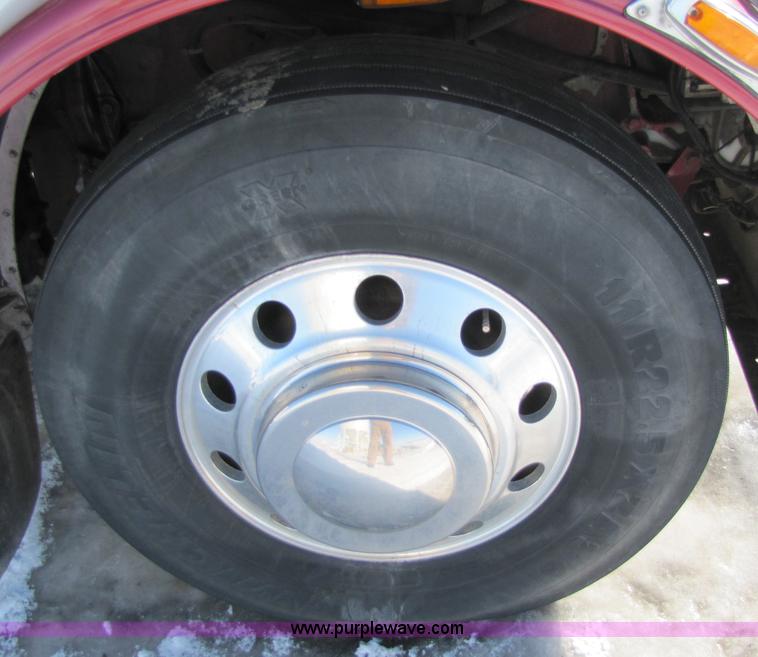 image for item 5307 2000 Peterbilt 379 semi truck