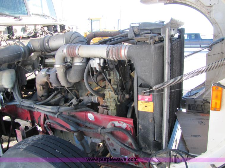 image for item 5307 2000 Peterbilt 379 semi truck