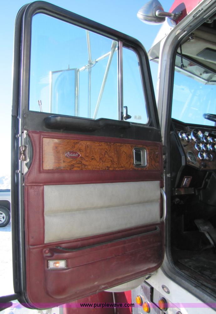 image for item 5307 2000 Peterbilt 379 semi truck