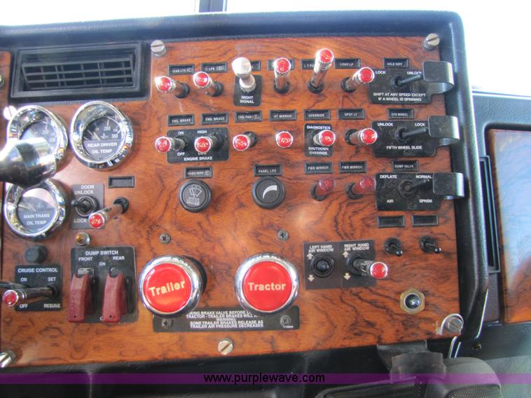 image for item 5307 2000 Peterbilt 379 semi truck