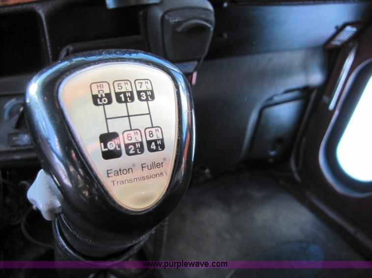 image for item 5307 2000 Peterbilt 379 semi truck