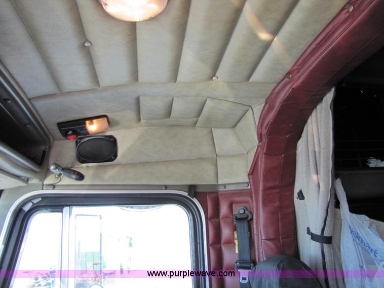 image for item 5307 2000 Peterbilt 379 semi truck