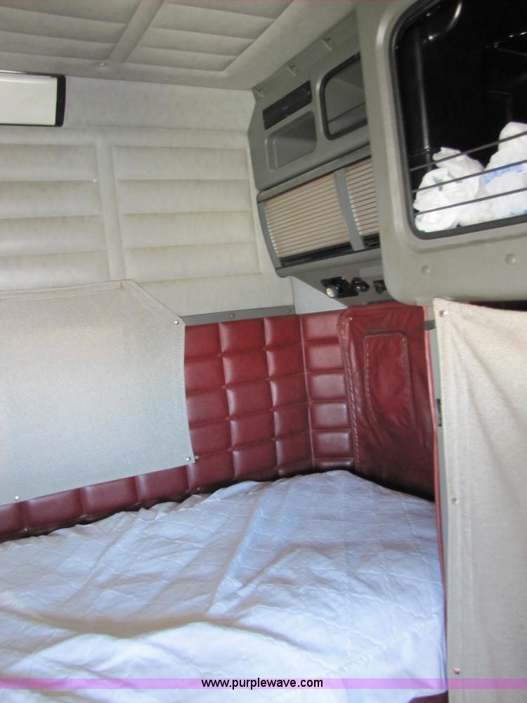 image for item 5307 2000 Peterbilt 379 semi truck