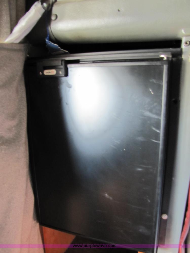 image for item 5307 2000 Peterbilt 379 semi truck