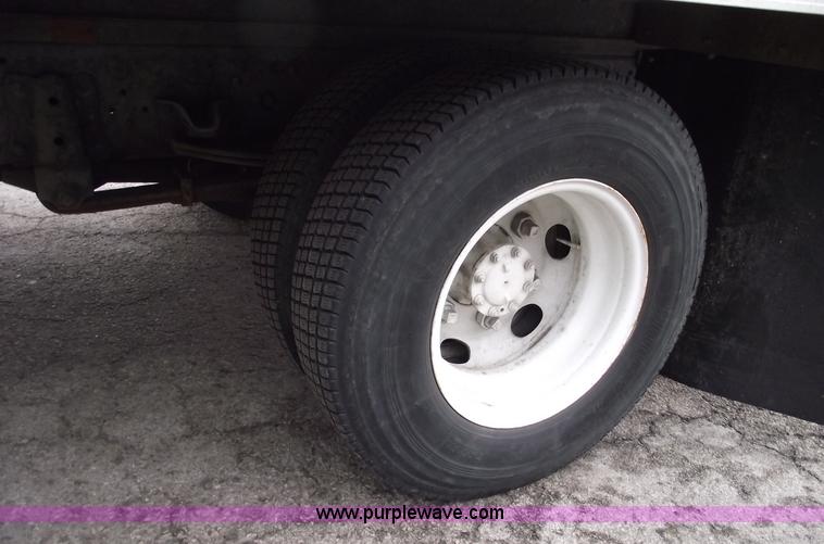 image for item 5450 2000 Isuzu NPR box truck