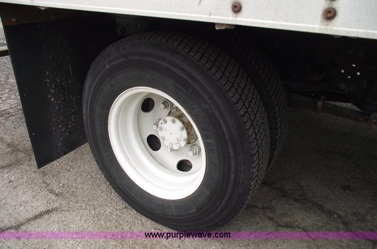 image for item 5450 2000 Isuzu NPR box truck