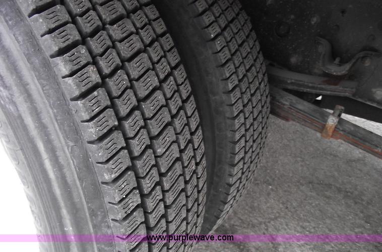 image for item 5450 2000 Isuzu NPR box truck