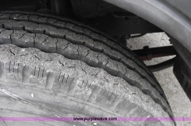 image for item 5450 2000 Isuzu NPR box truck