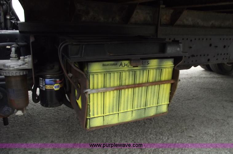 image for item 5450 2000 Isuzu NPR box truck