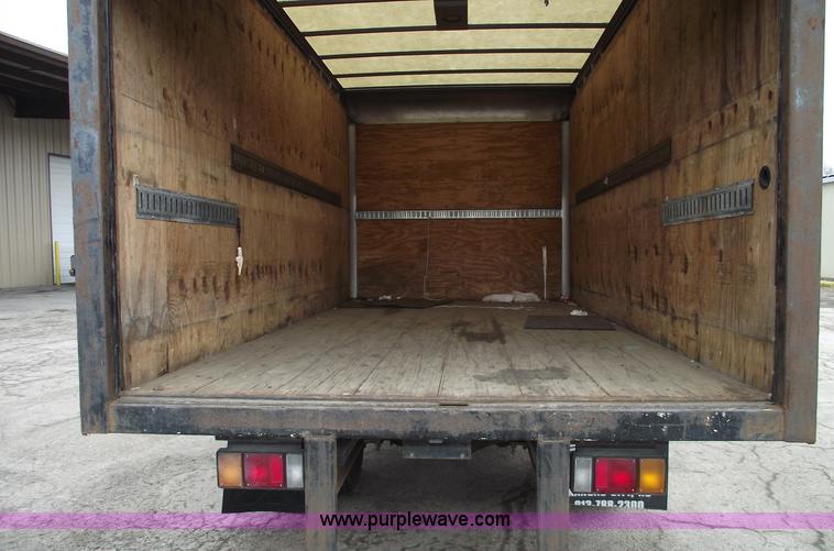 image for item 5450 2000 Isuzu NPR box truck