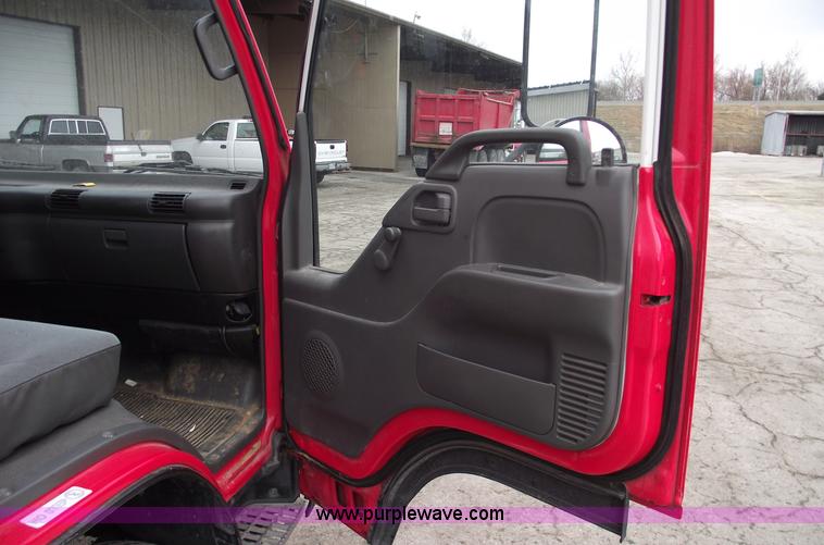 image for item 5450 2000 Isuzu NPR box truck