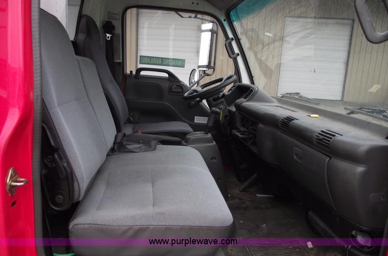 image for item 5450 2000 Isuzu NPR box truck