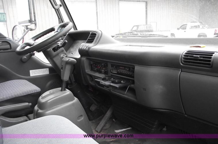 image for item 5450 2000 Isuzu NPR box truck