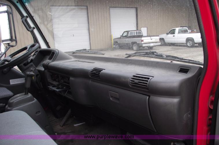 image for item 5450 2000 Isuzu NPR box truck