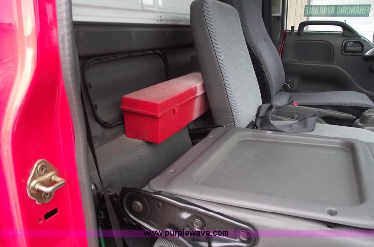 image for item 5450 2000 Isuzu NPR box truck