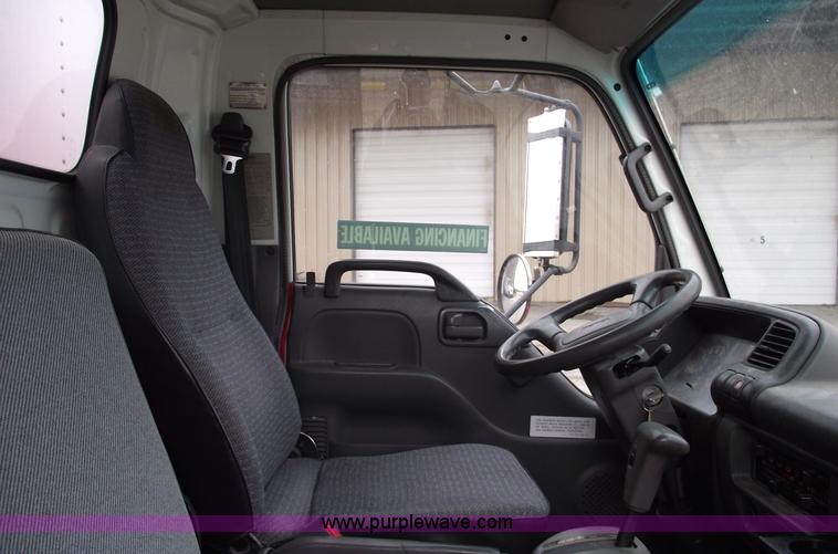 image for item 5450 2000 Isuzu NPR box truck