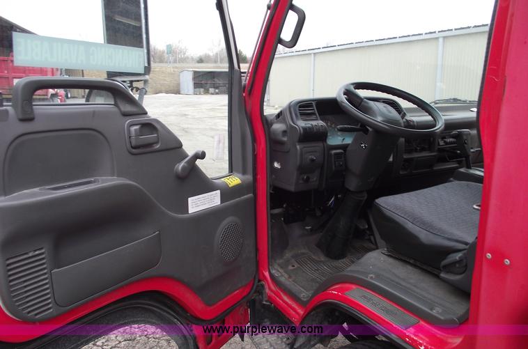 image for item 5450 2000 Isuzu NPR box truck