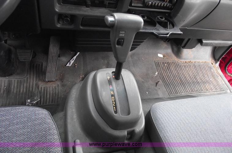 image for item 5450 2000 Isuzu NPR box truck