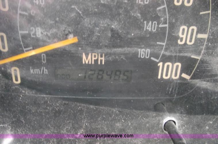 image for item 5450 2000 Isuzu NPR box truck