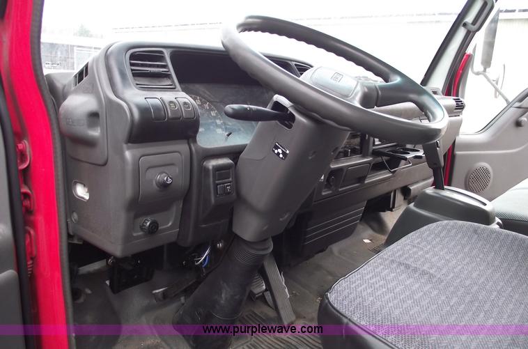 image for item 5450 2000 Isuzu NPR box truck