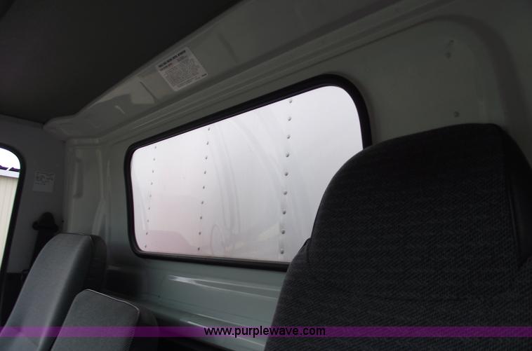 image for item 5450 2000 Isuzu NPR box truck