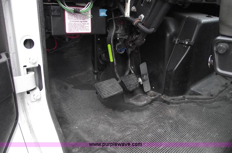 image for item 5451 2000 International 4900 dump flat bed truck