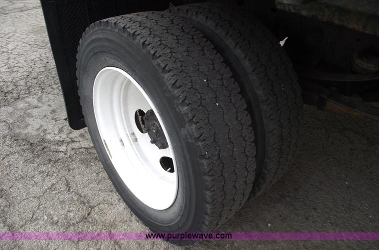 image for item 5452 1999 F450 XL Super Duty flat bed truck