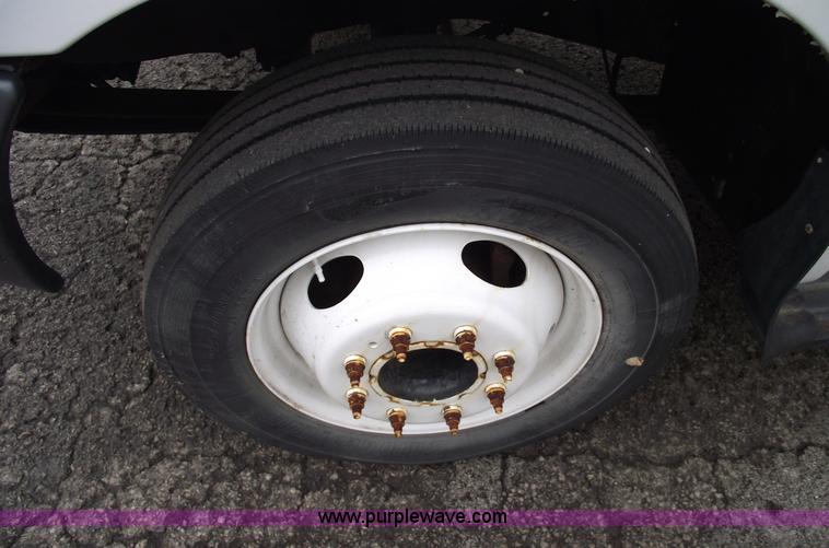 image for item 5452 1999 F450 XL Super Duty flat bed truck