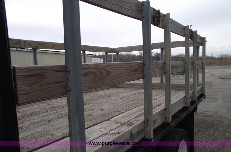 image for item 5452 1999 F450 XL Super Duty flat bed truck