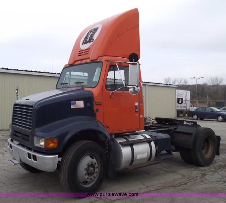 image for item 5453 1994 International 8100 semi truck