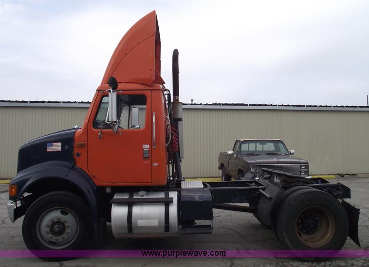 image for item 5453 1994 International 8100 semi truck