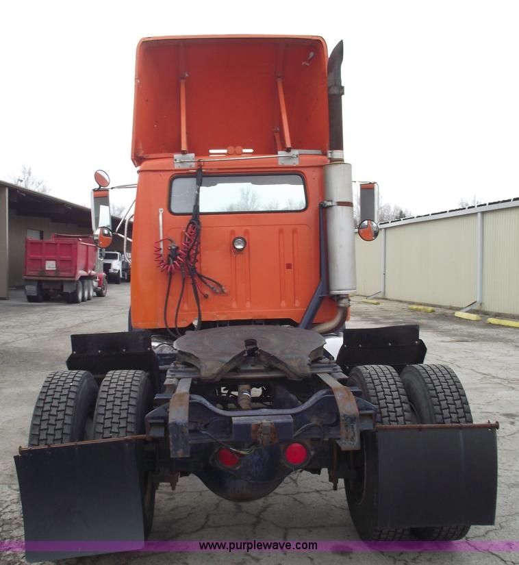 image for item 5453 1994 International 8100 semi truck