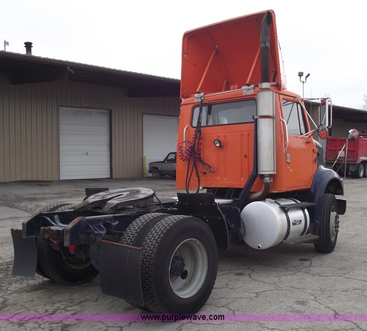 image for item 5453 1994 International 8100 semi truck