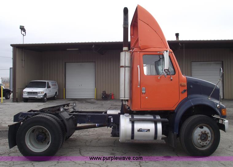 image for item 5453 1994 International 8100 semi truck
