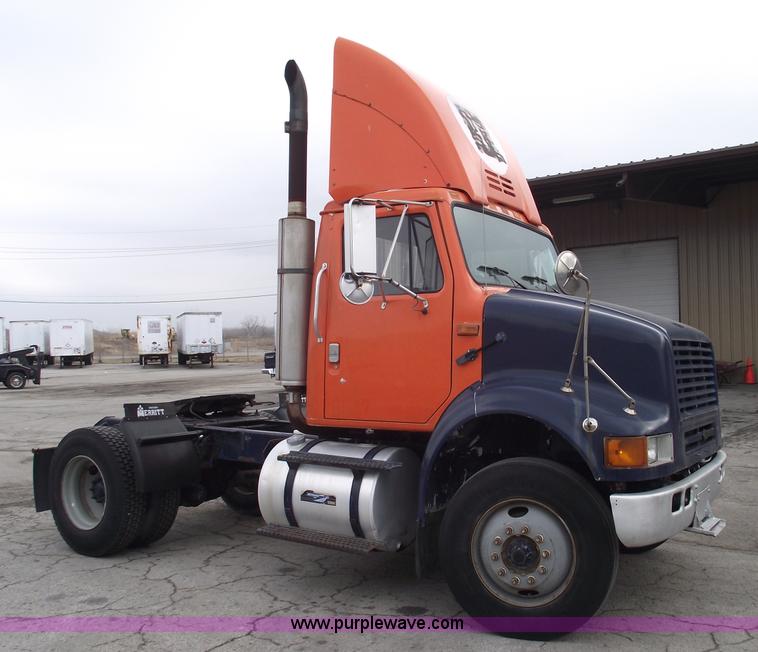 image for item 5453 1994 International 8100 semi truck