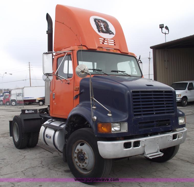 image for item 5453 1994 International 8100 semi truck