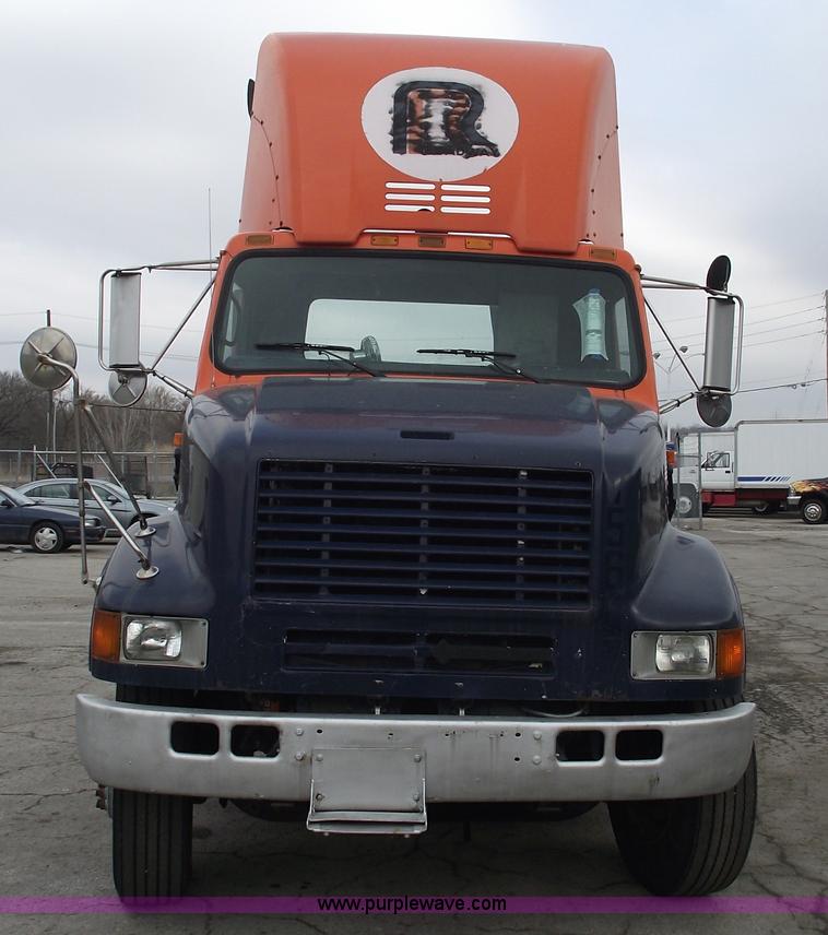 image for item 5453 1994 International 8100 semi truck
