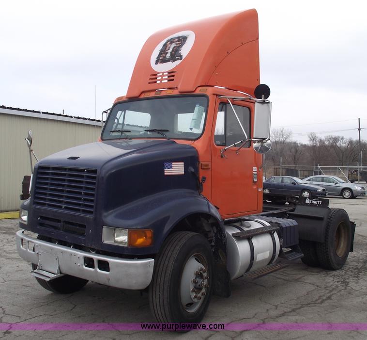 image for item 5453 1994 International 8100 semi truck