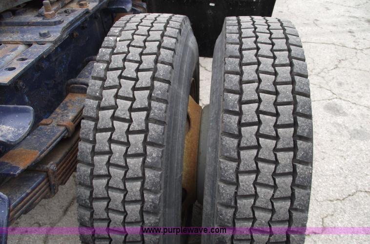 image for item 5453 1994 International 8100 semi truck