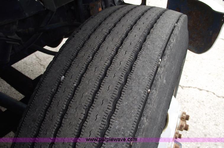 image for item 5453 1994 International 8100 semi truck