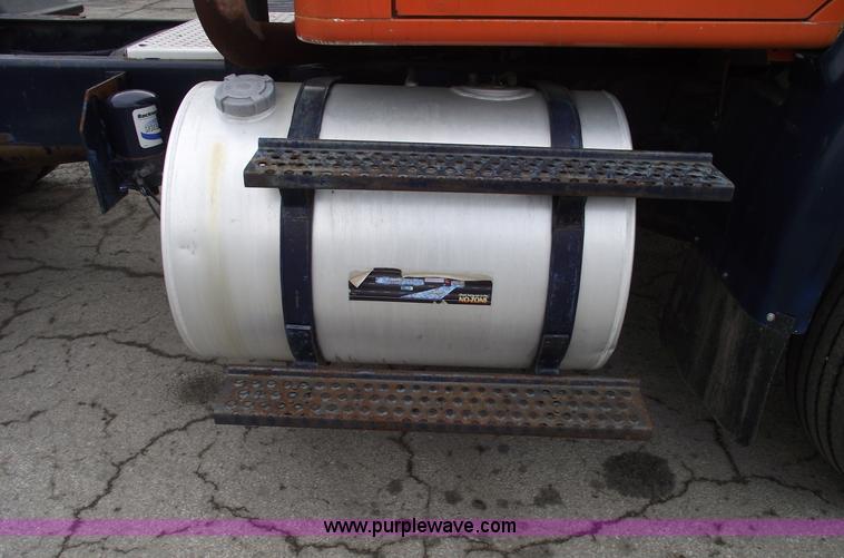 image for item 5453 1994 International 8100 semi truck