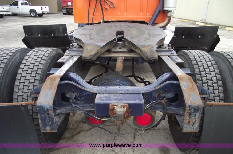 image for item 5453 1994 International 8100 semi truck