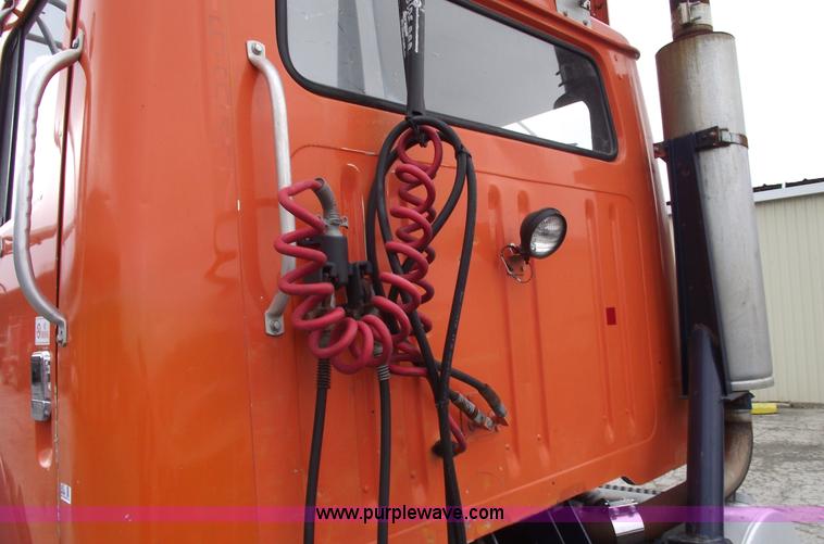 image for item 5453 1994 International 8100 semi truck