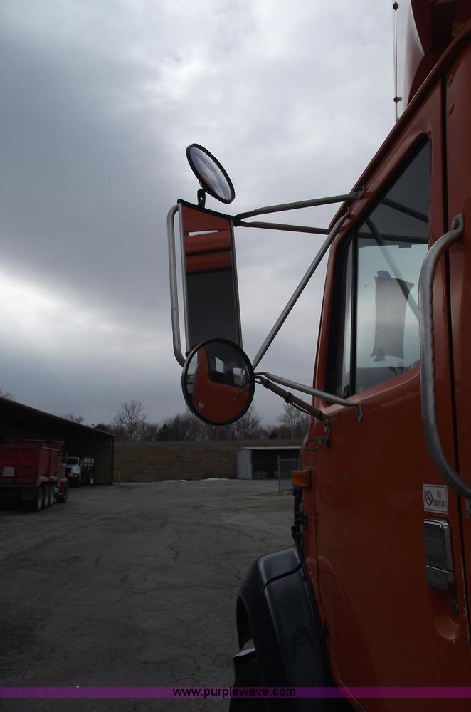 image for item 5453 1994 International 8100 semi truck